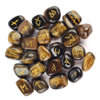 Runski kamni iz tigrovega očesa z zlatimi gravurami