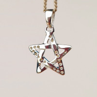 Majhen srebrn obesek pentagram s kristalčki srebro 925
