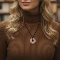 Obesek roževec donut na bombažni vrvici, nakit