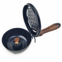 Posodica za kadila - kadilnica z lesenim ročajem Roža življenja, železna - odprta s kadilom