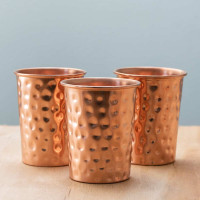 Bakren kozarec s tolčenim vzorcem