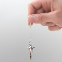 Radiestezijsko nihalo stožec z rezonatorji