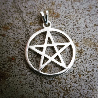 Srebrn obesek pentagram