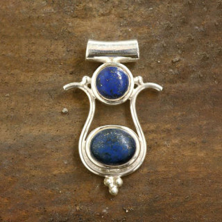 Pendant Isis with lapis lazuli in silver
