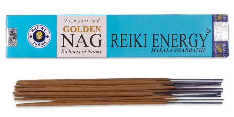 Svetlo modra embalaža dišečih palčk Vijayshree Golden Nag Reiki Energy z dišečimi palčkami na beli podlagi.