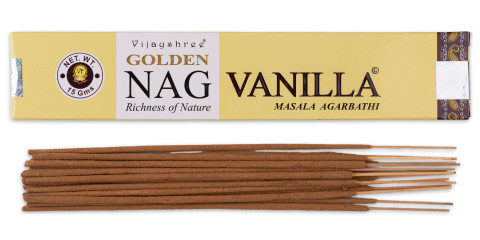 Rumeno-zlata embalaža dišečih palčk Golden Nag Vanilla in dišeče palčke na beli podlagi.