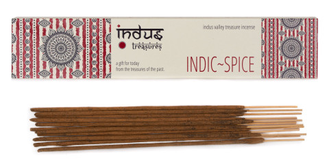 Dišeče palčke Indus Treasures Indic Spice z intenzivnim začimbnim vonjem v belo-rdeči embalaži.