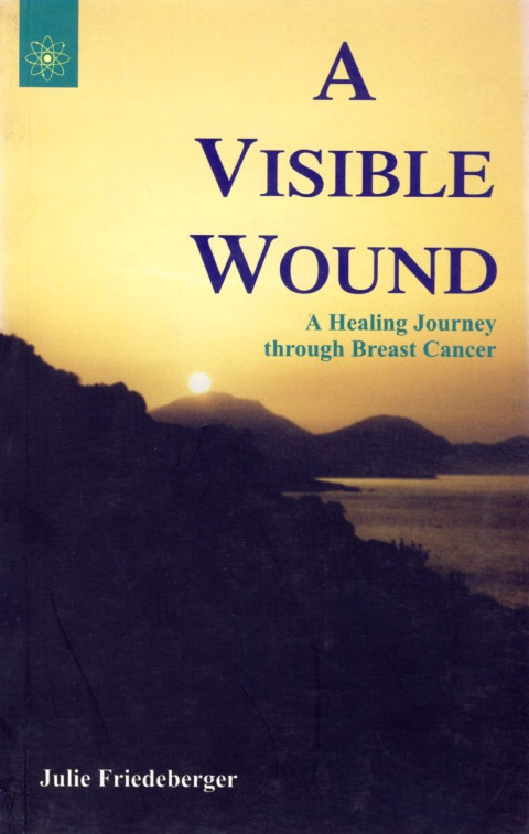 Knjiga A visible wound avtorice Julie Friedeberger, ki opisuje pot zdravljenja raka dojke in duhovno preobrazbo skozi bolezen.
